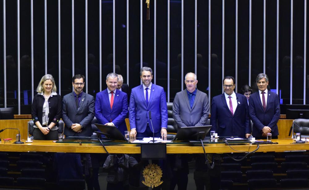Sessão solene proposta pelo deputado federal Daniel Trzeciak ocorreu nesta quinta-feira (30) com a presença de representantes da comunidade acadêmica
