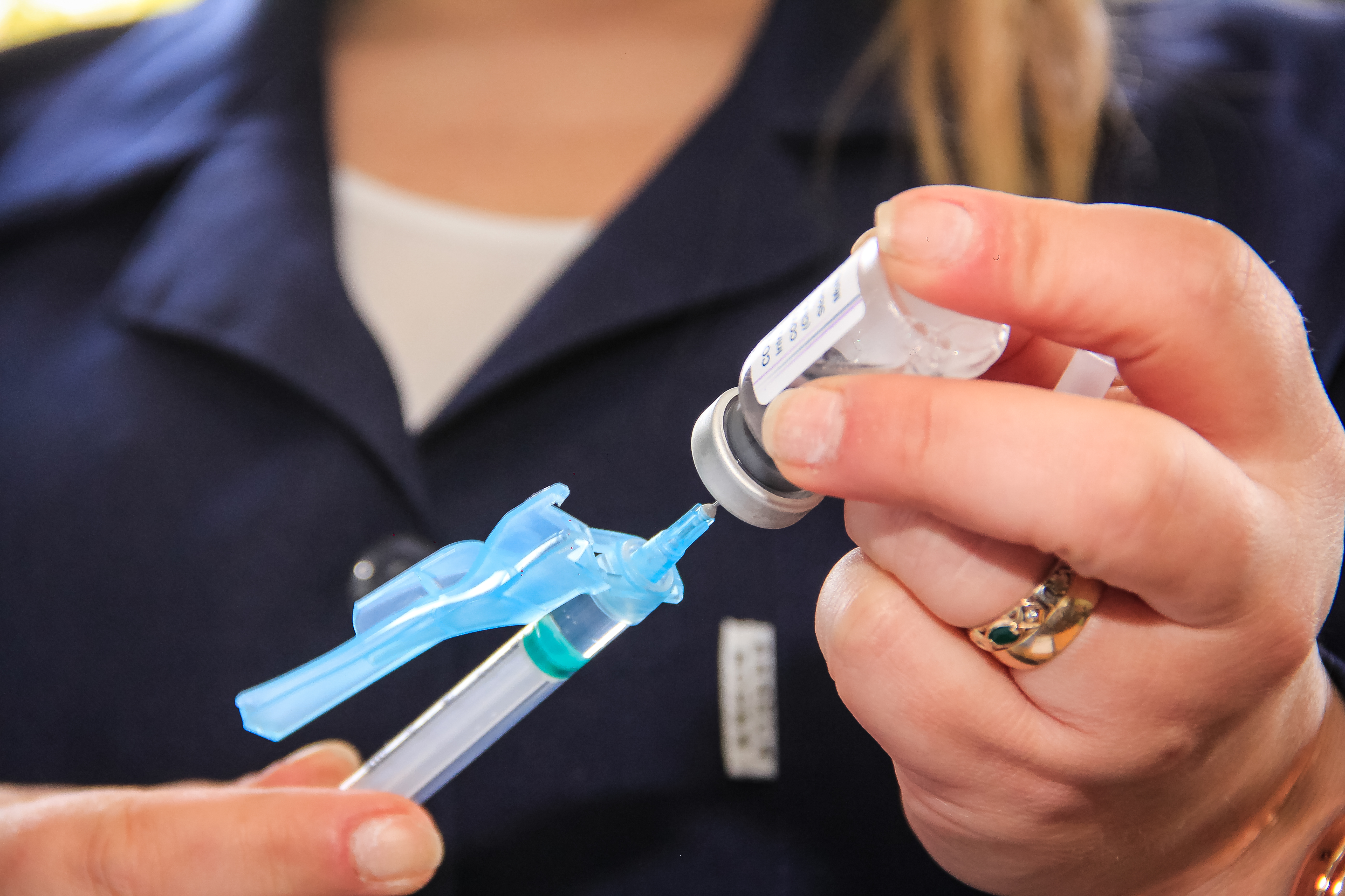Por orientação dos órgãos de saúde, pessoas que se vacinaram nos dias 16, 17 e 19 de julho, terão sua data de aplicação de 2ª dose mantida para três meses de intervalo. Datas serão divulgadas em outubro