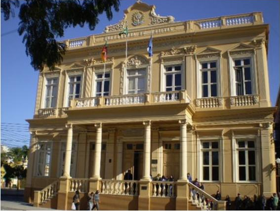 Até o dia 27 de junho, os estabelecimentos terão permissão para funcionar entre 6h e 22h, com exceção de restaurantes e de algumas atividades e serviços especificados no decreto. Eventos e permanência em locais públicos abertos estão vedados