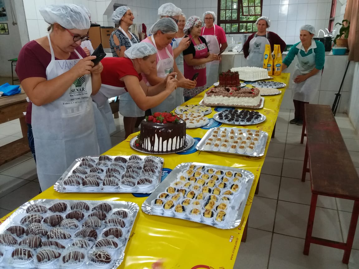 Formação em Tortas e Docinhos caseiros foi sucesso e já há interessadas para próximas edições