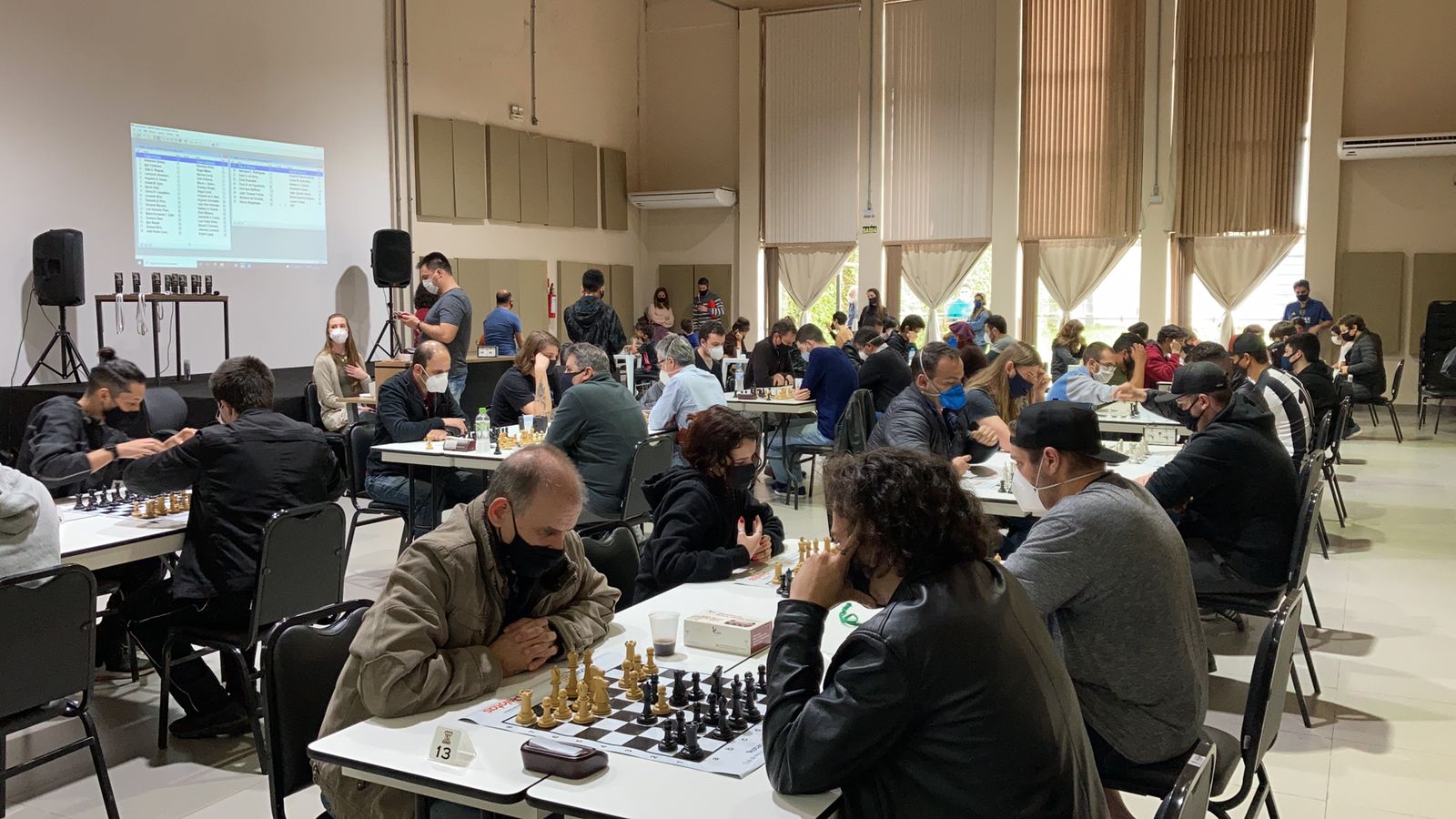 No evento, que teve o apoio da Prefeitura, foram classificados 12 enxadristas na categoria Adulto e 17 nos jogos Escolares