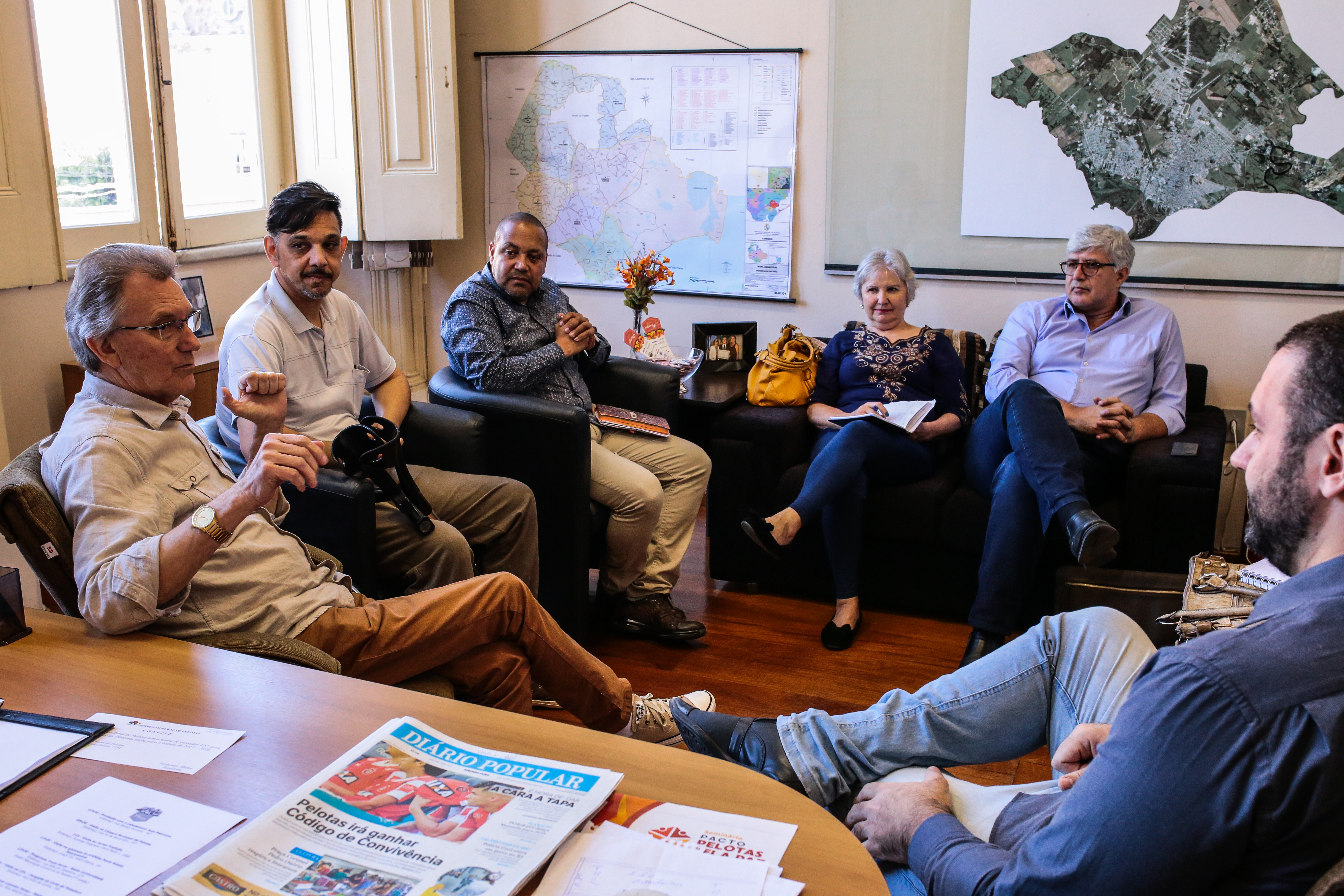 Representantes da 26ª Região Tradicionalista se reuniram com o vice-prefeito para avaliar a Semana Farroupilha desse ano