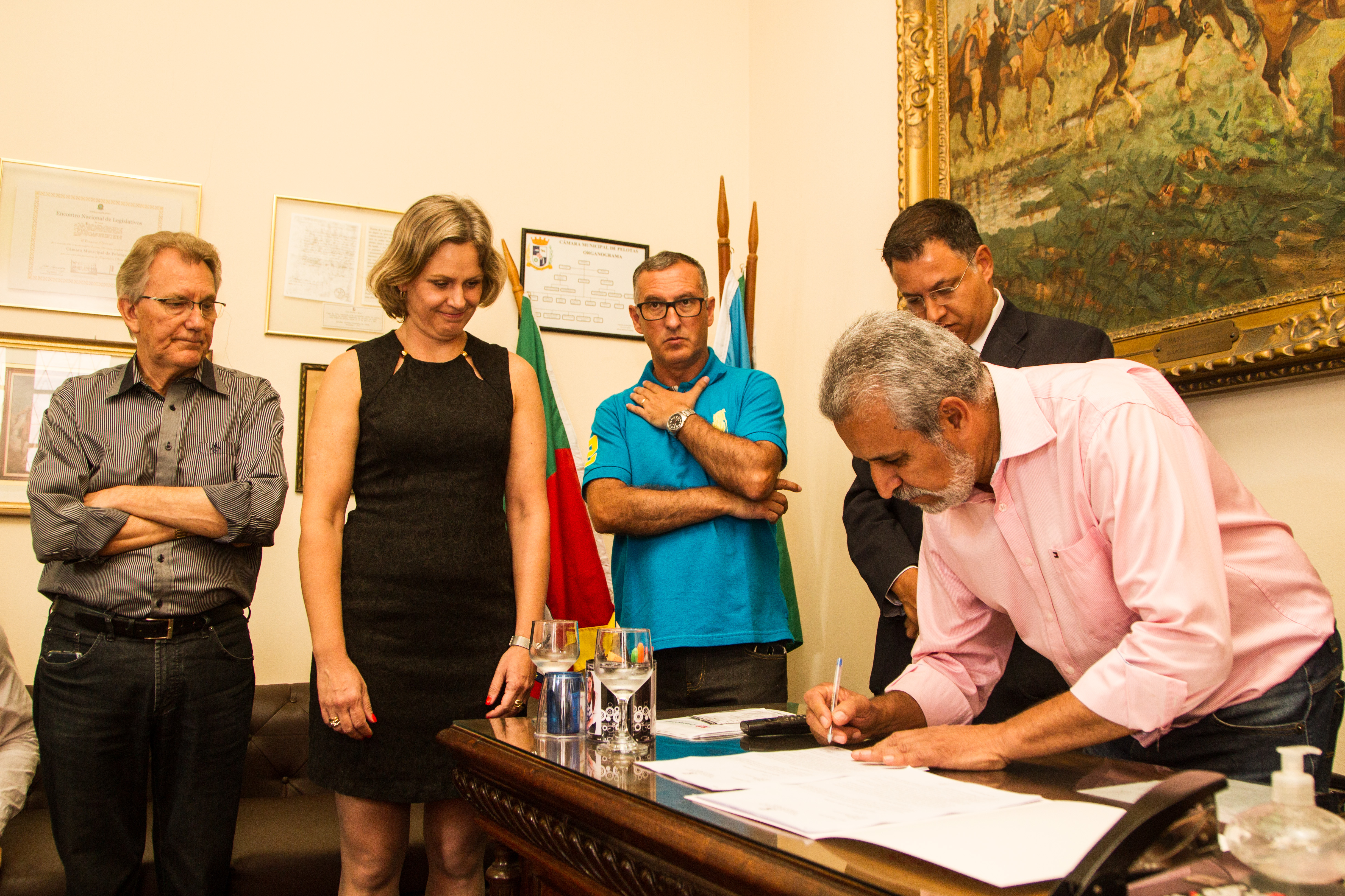 Paula foi pessoalmente à Câmara de Vereadores entregar texto do veto ao presidente da casa, vereador José Sizenando (DEM)