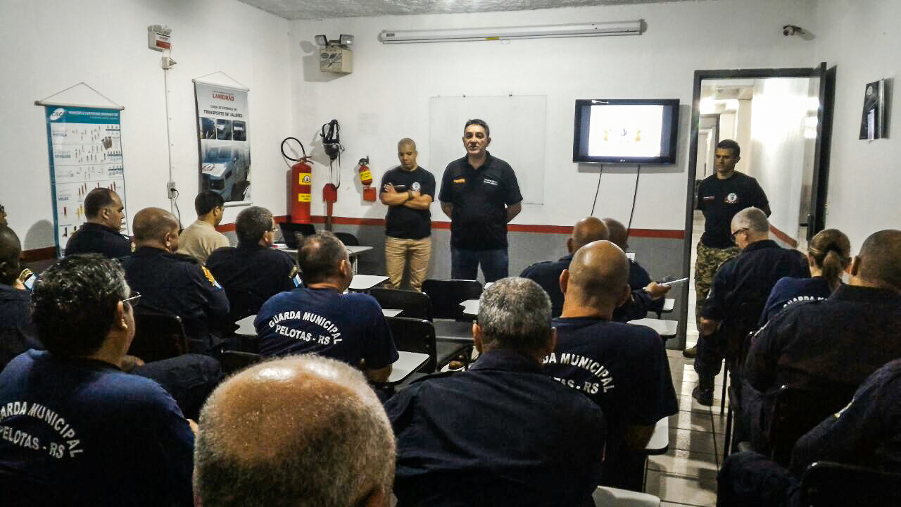 Mais de 30 agentes participam da primeira fase do curso de requalificação anual