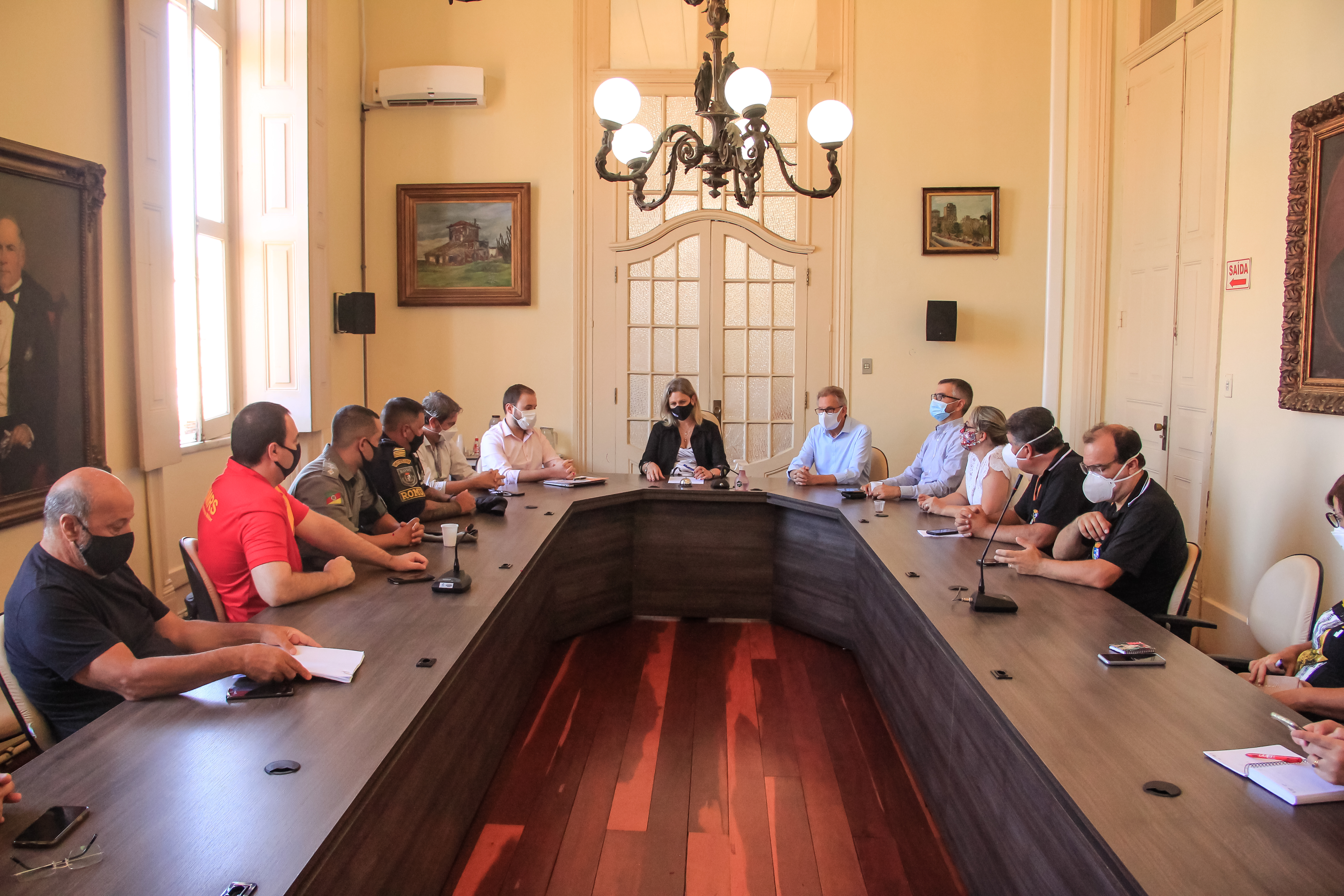 Durante reuniões realizadas nesta segunda-feira (31), a prefeita Paula Mascarenhas avaliou e debateu acerca da necessidade de implantar medidas restritivas em Pelotas e região
