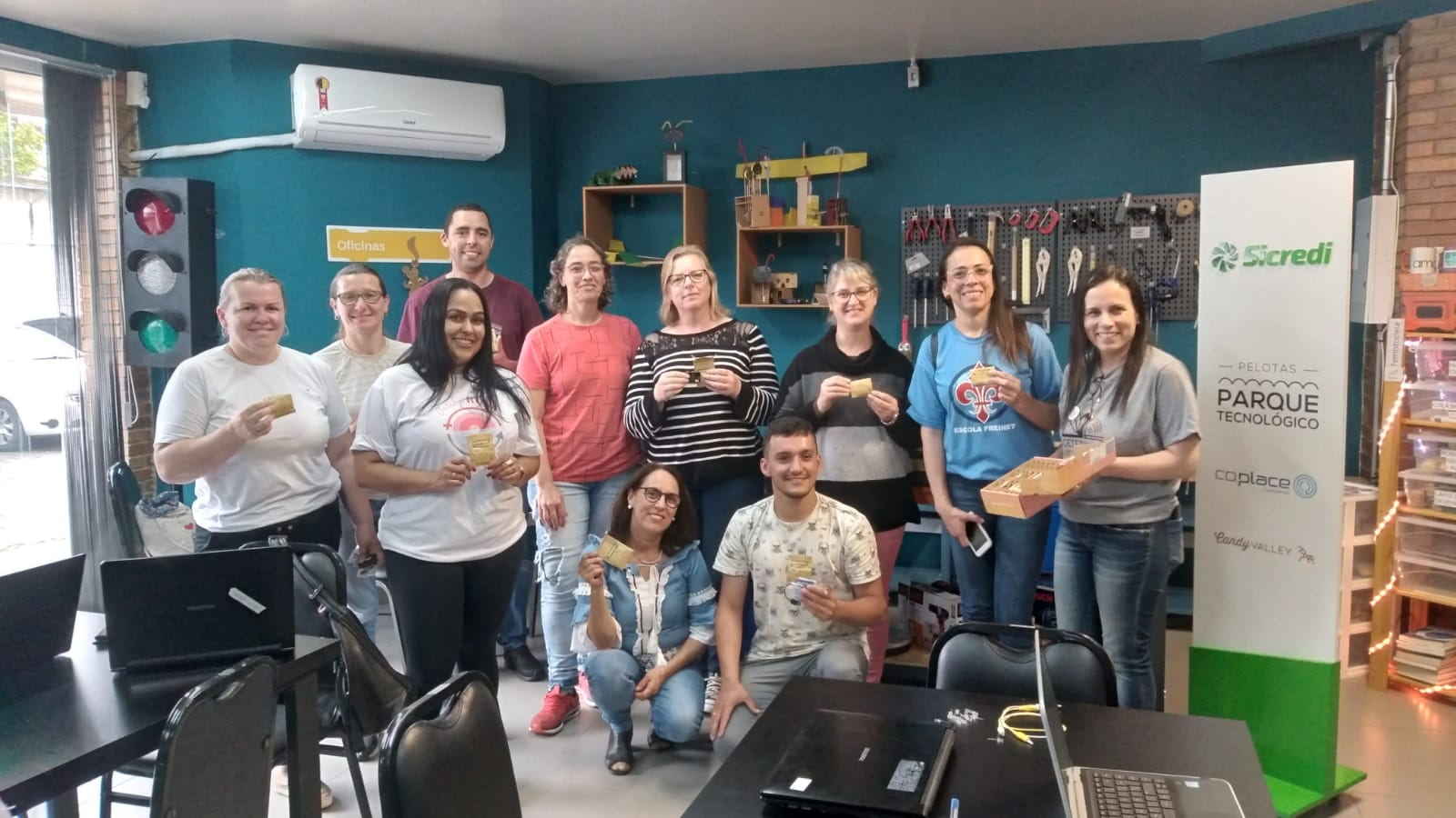 Docentes dos Clubes de Robótica e Aprendizagem Criativa participam de formação em tecnologia micro:bit
