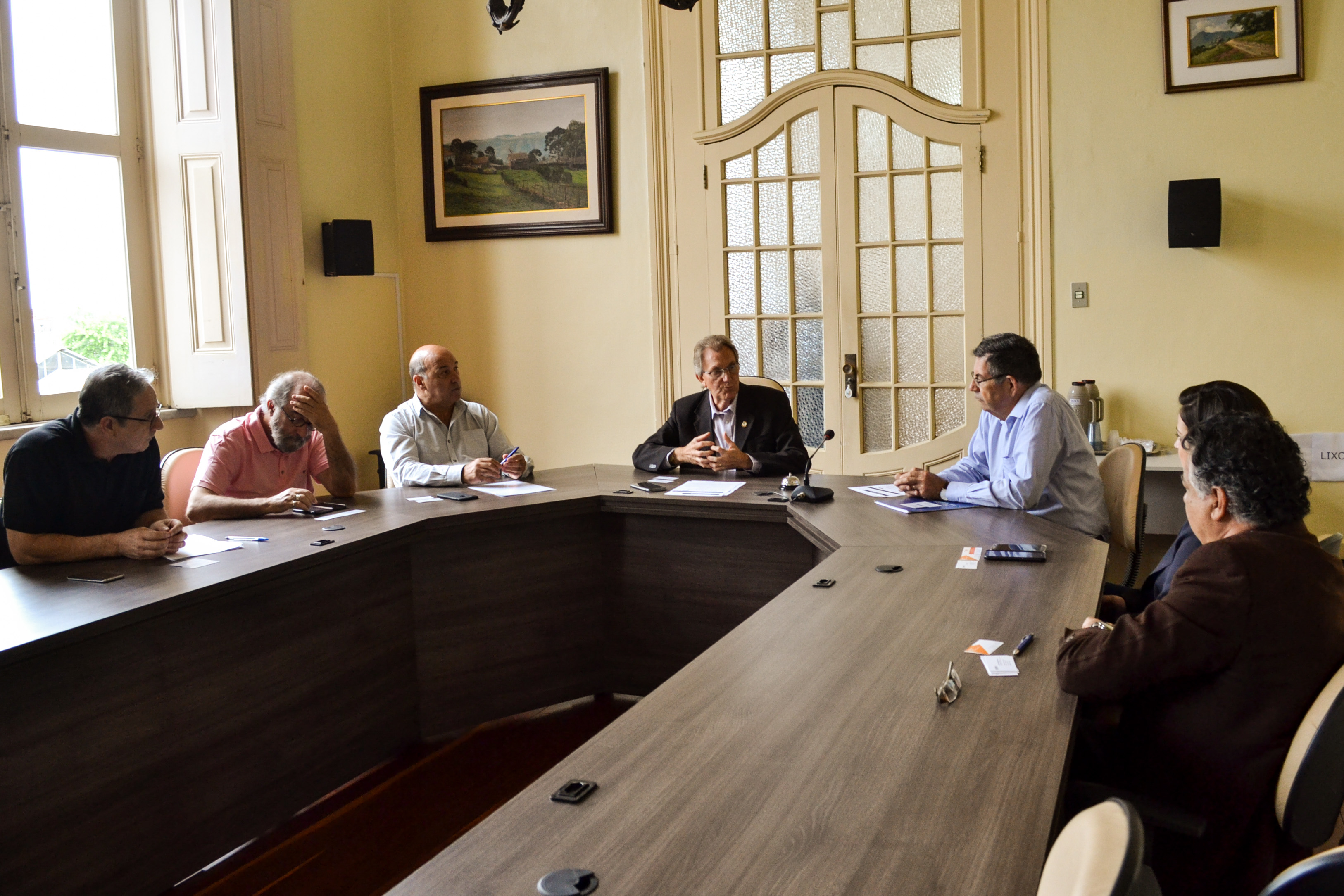 Trilhos afetam a ligação de Centro e Simões Lopes. Equipe da Prefeitura discutiu soluções com a empresa Rumo, concessionária habilitada