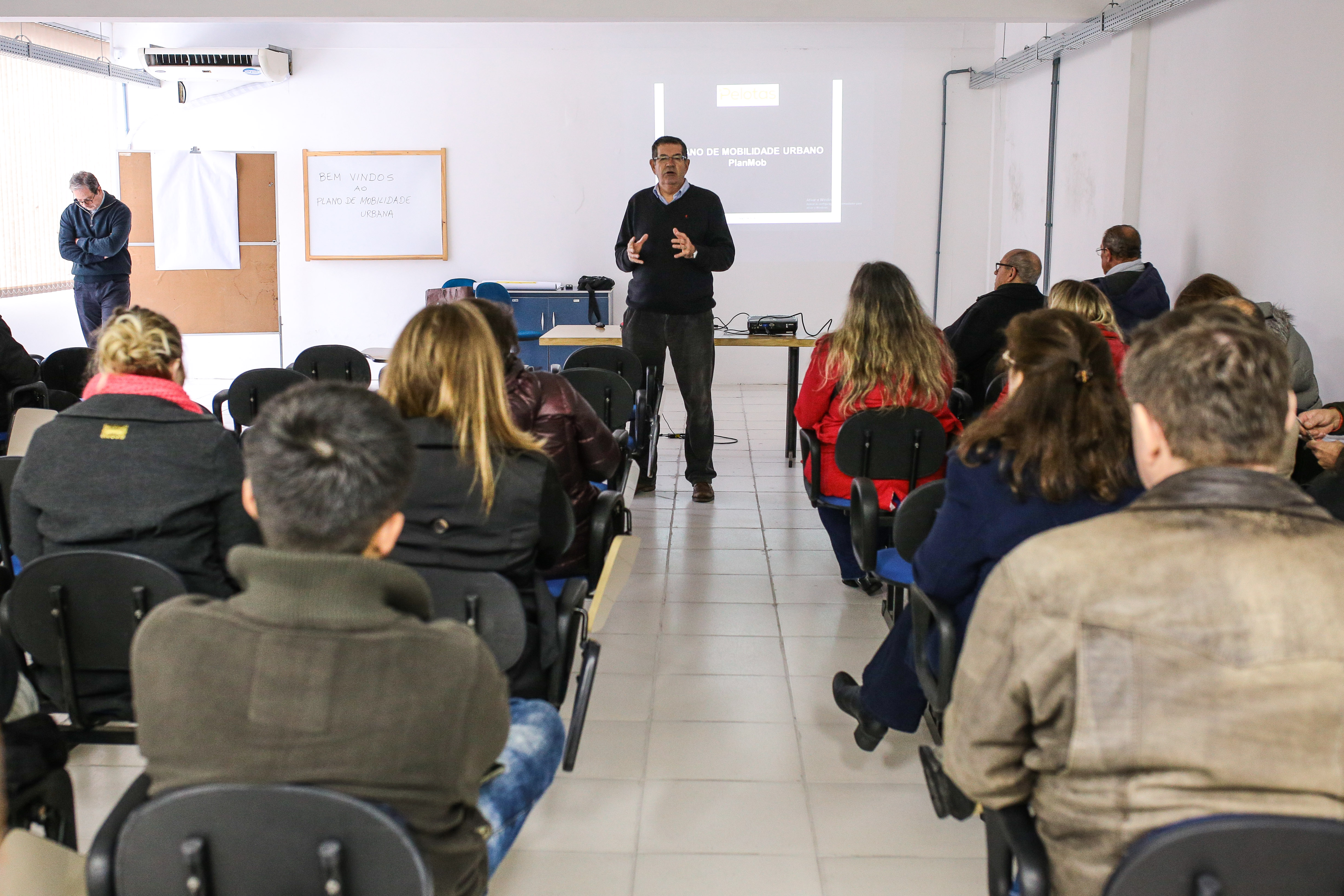 Engenheiros e arquitetos de diversas secretarias participaram do encontro
