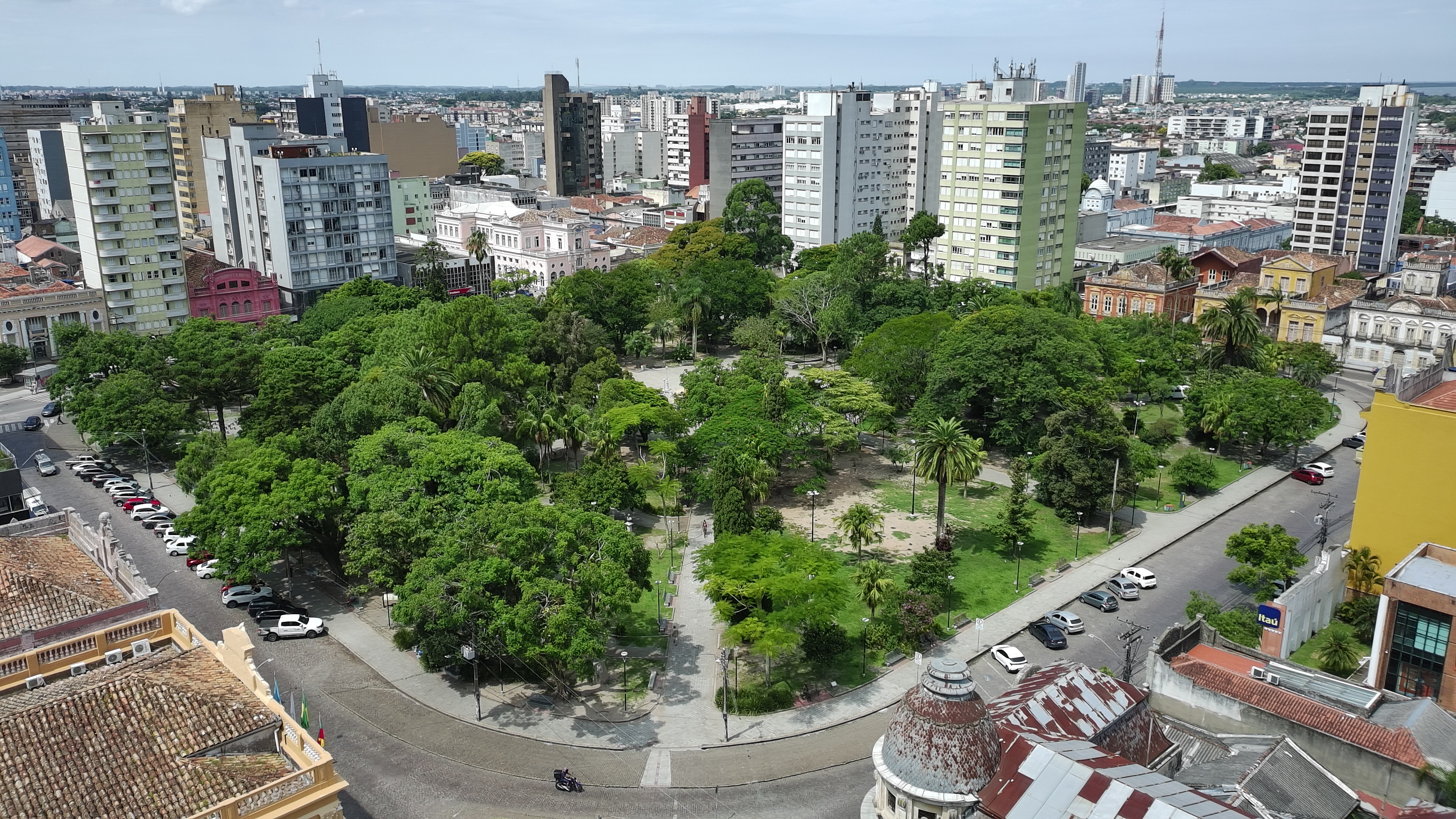 Iniciativa vai disponibilizar mais de 400 vagas em 19 cursos profissionalizantes