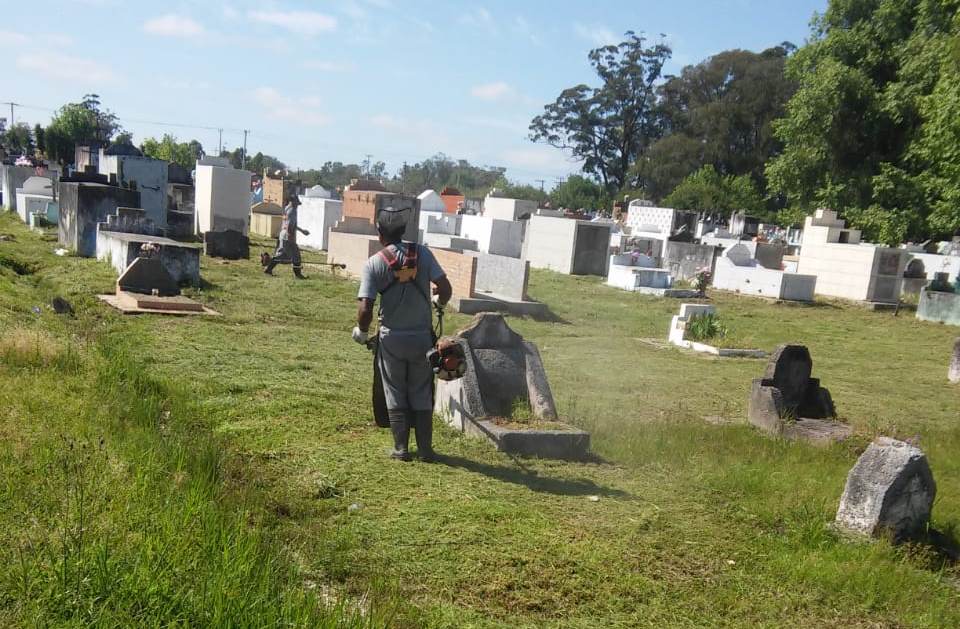 Equipes atuaram na Sanga Fundo, com o recolhimento de entulhos e limpeza de valetas