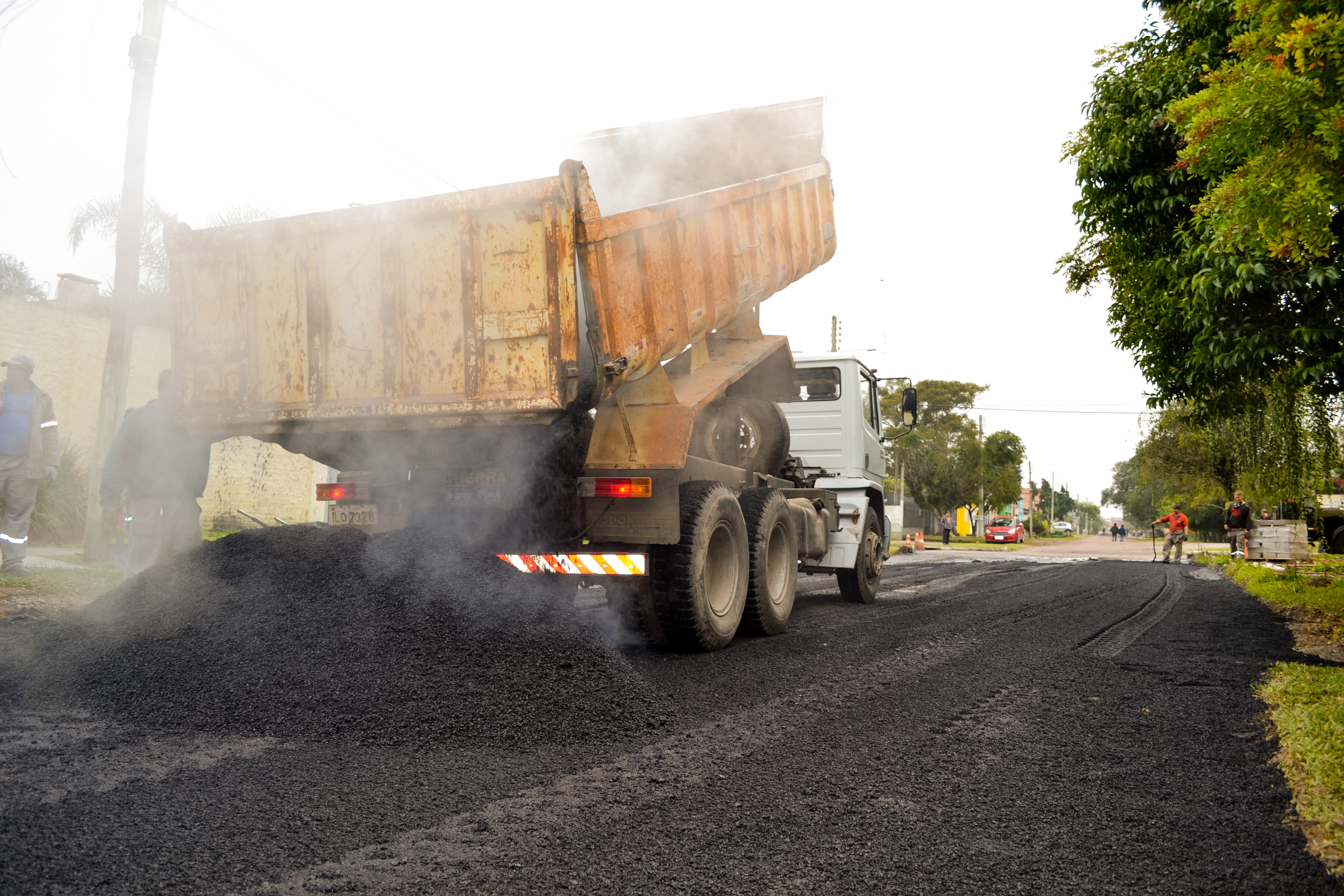 Asfaltamento se concentra na rua General Câmara, e o tapa-buracos em vários pontos do município