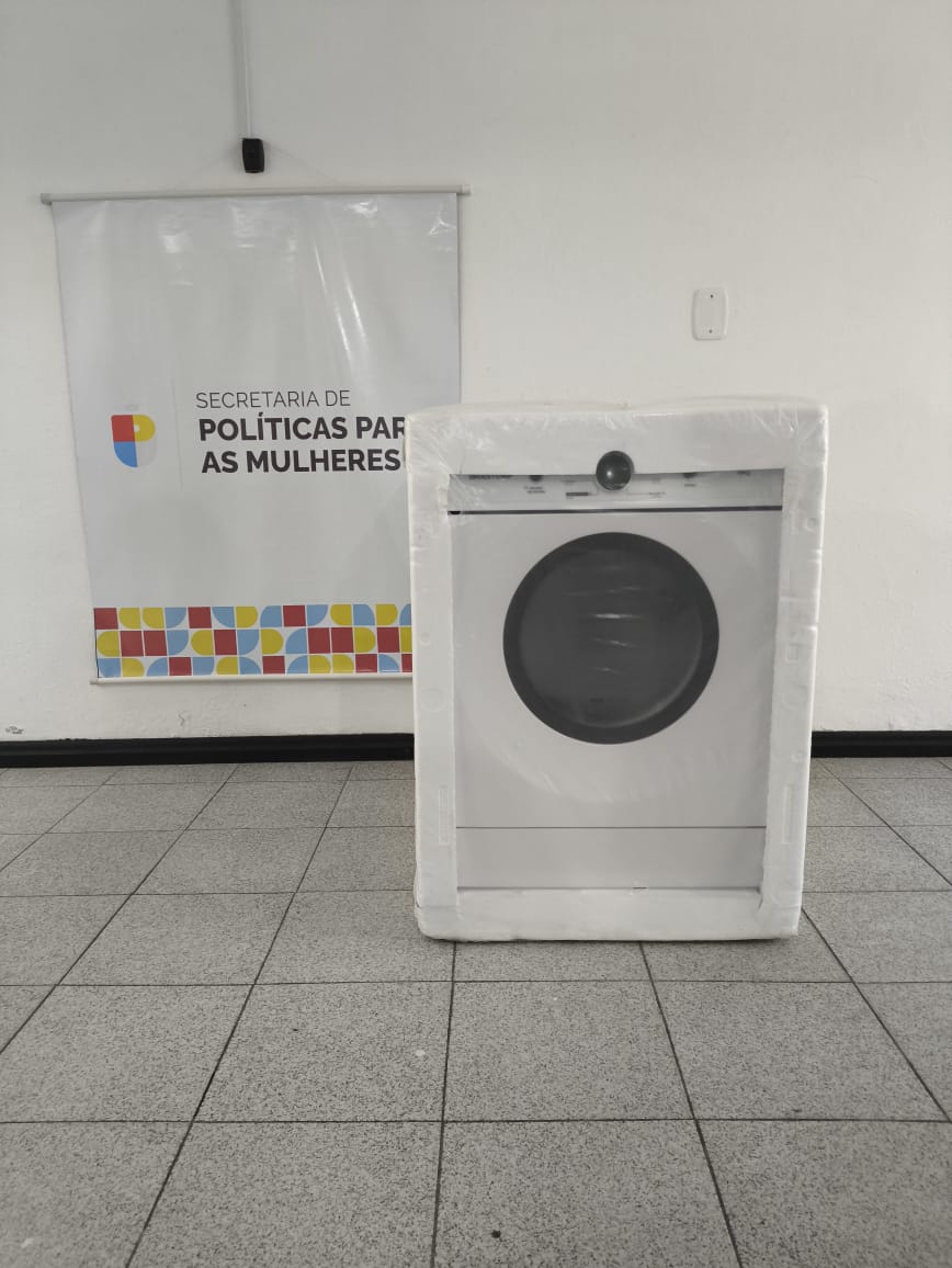 Secadora de roupas será utilizada pelas mulheres acolhidas na Casa Luciety
