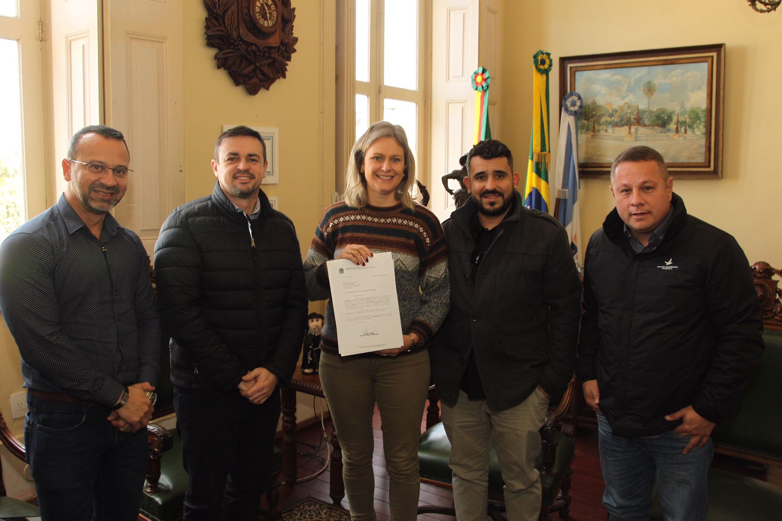 Duas emendas parlamentares, que juntas somam mais de 480 mil, serão investidas na pavimentação da rua Epitácio Pessoa e na aquisição de equipamentos para áreas de lazer