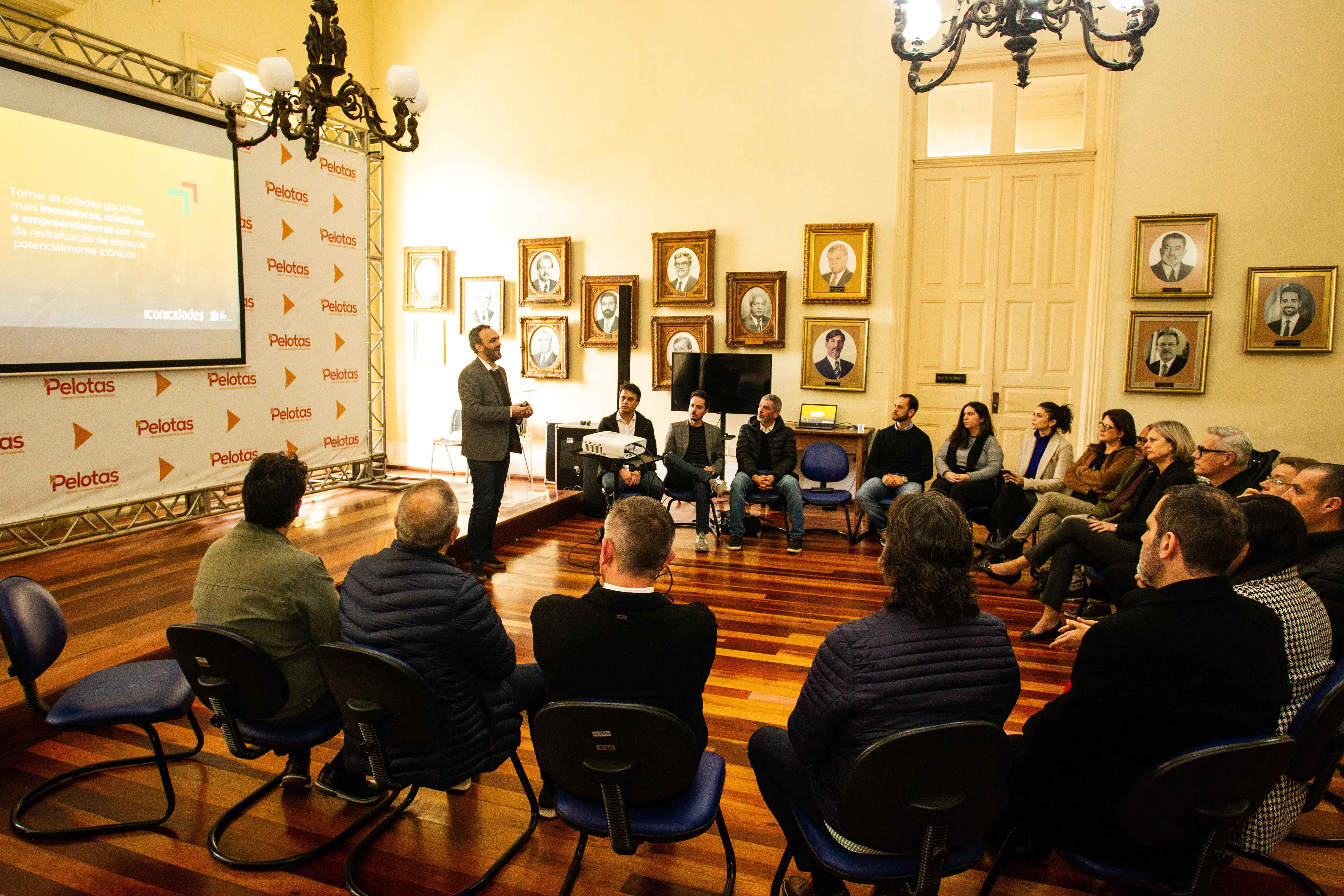 Equipe técnica do escritório Hiperstudio apresentou o projeto de revitalização do prédio da antiga Secretaria de Finanças, que prevê a instalação da Escola de Gastronomia do Senac e um memorial do Doce de Pelotas no local