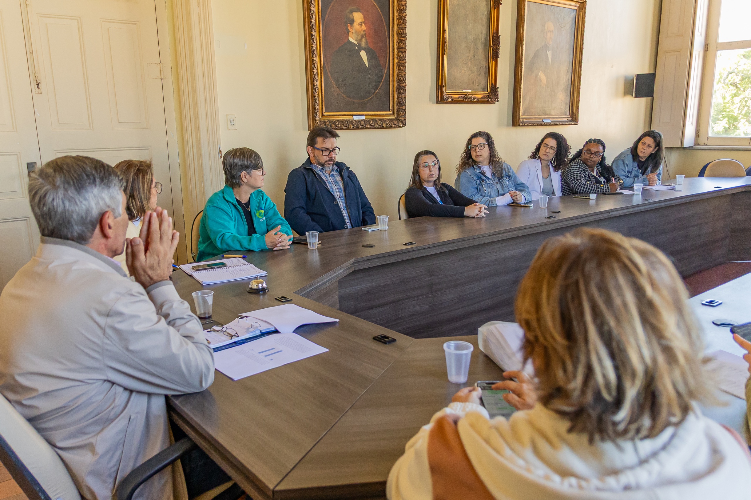 Reunião contou com a presença de representantes de apoio à pessoa com deficiência com foco em promover a educação inclusiva nas escolas municipais