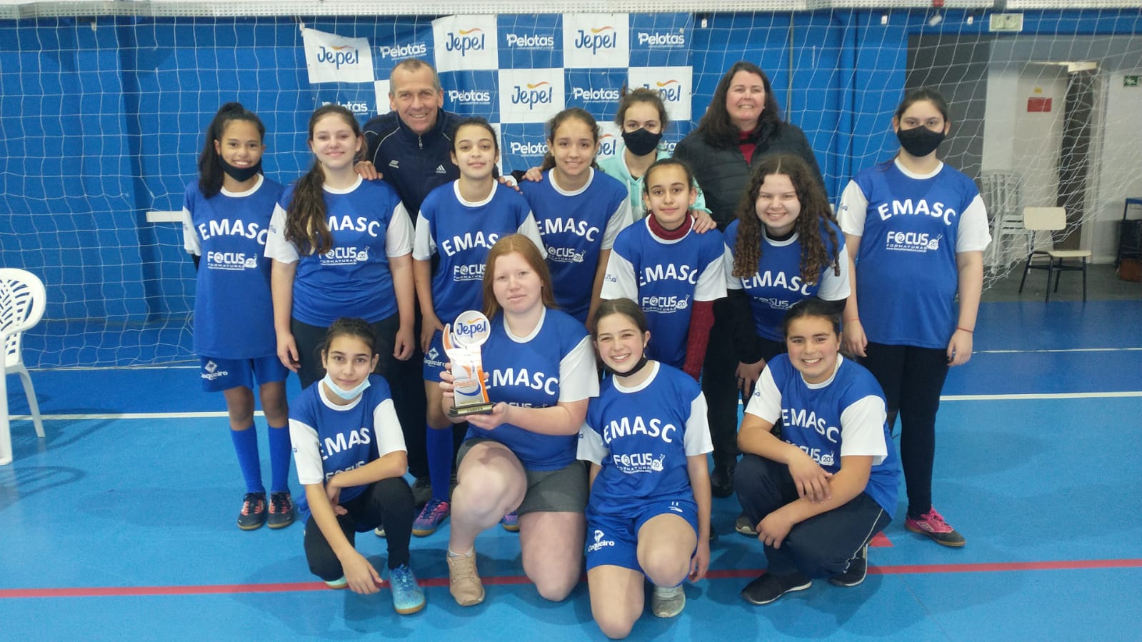Equipe feminina juvenil da Emef Arthur da Souza Costa conquistou o título de campeã e a masculina ficou em terceiro lugar