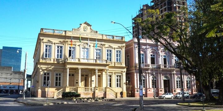 Ajuste em decreto anterior permite que os estabelecimentos possam permanecer abertos até as 3h