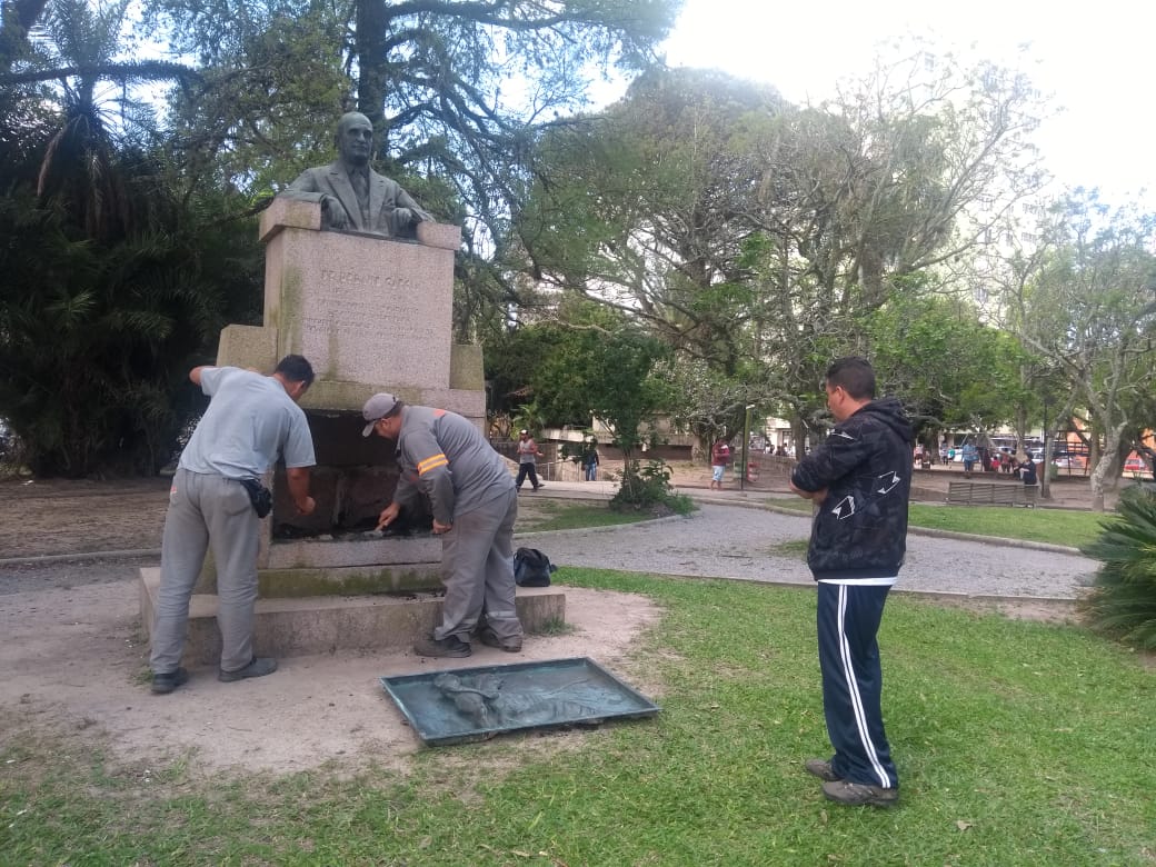 Medida foi tomada para impedir que o patrimônio fosse furtado durante o final de semana