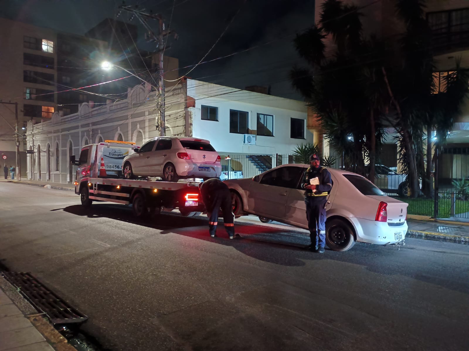 Ação realizada na noite de quarta-feira registrou 18 autuações e abordou 32 pessoas
