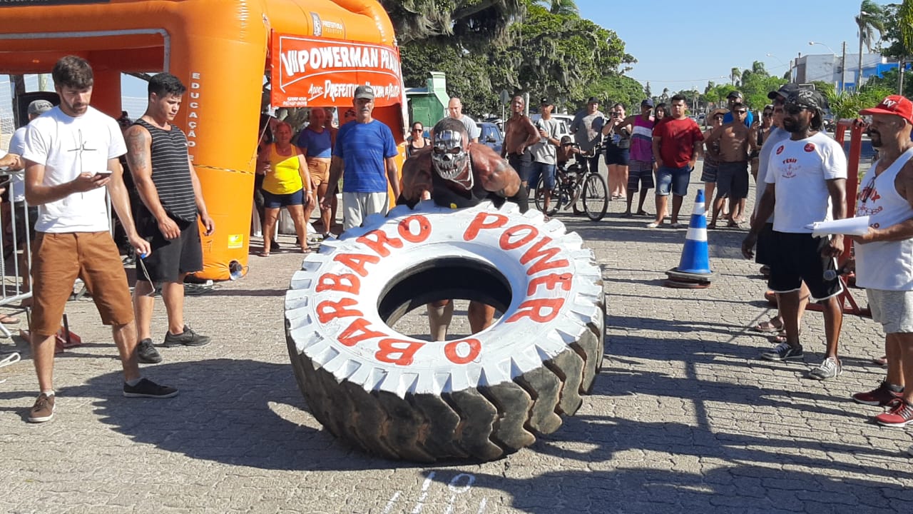 Evento promovido pela Prefeitura contou com a participação de 12 atletas que realizaram o circuito de provas; entre elas, tracionamento de caminhão e tombamento de pneus de tratores