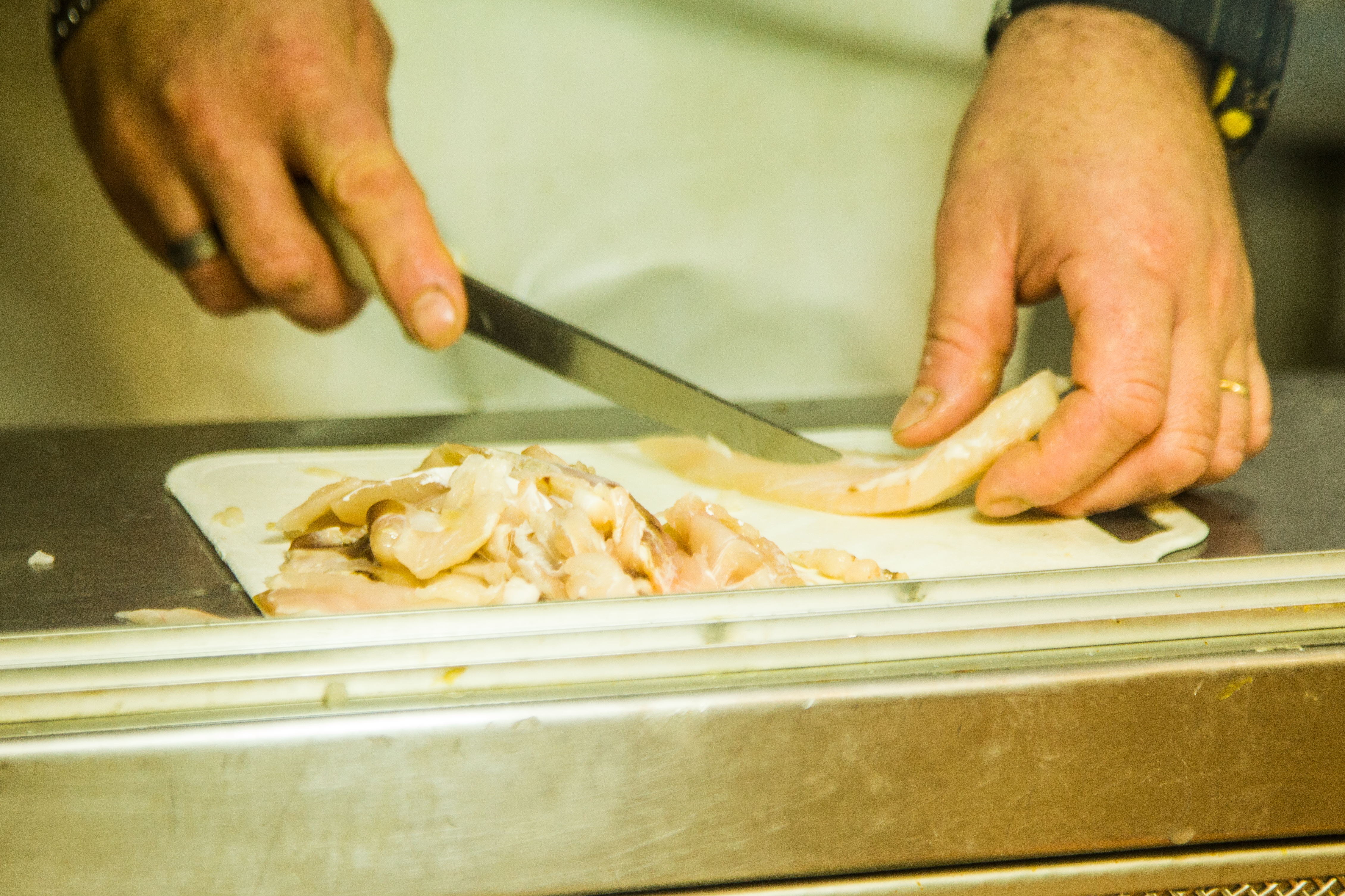 Em dois dias de aulas práticas e teóricas, produtores receberão formação para preparar o pescado