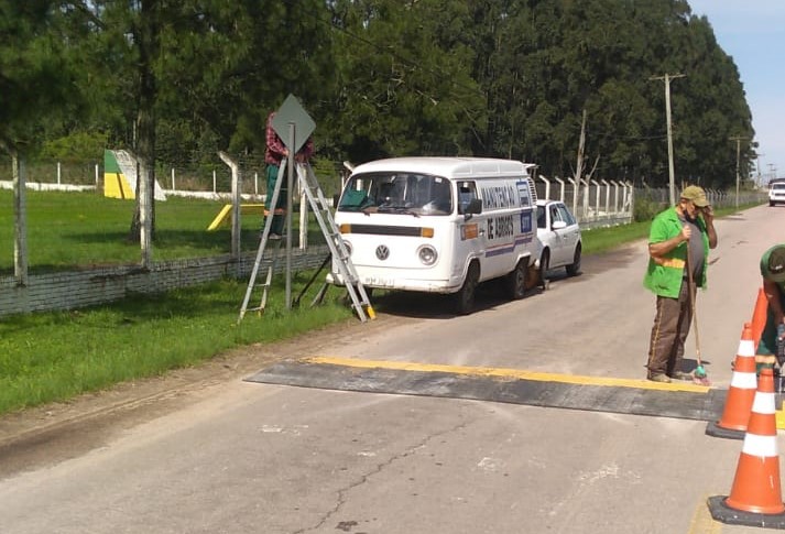 Material composto de plástico reciclável foi doado pela EMK Indústria e Comércio, de Gramado