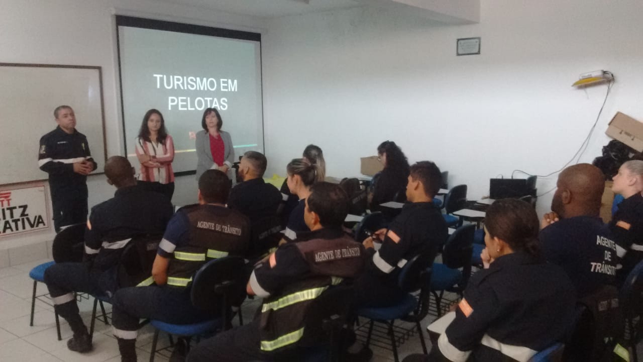Capacitação tem o objetivo de preparar os servidores para receber e orientar turistas