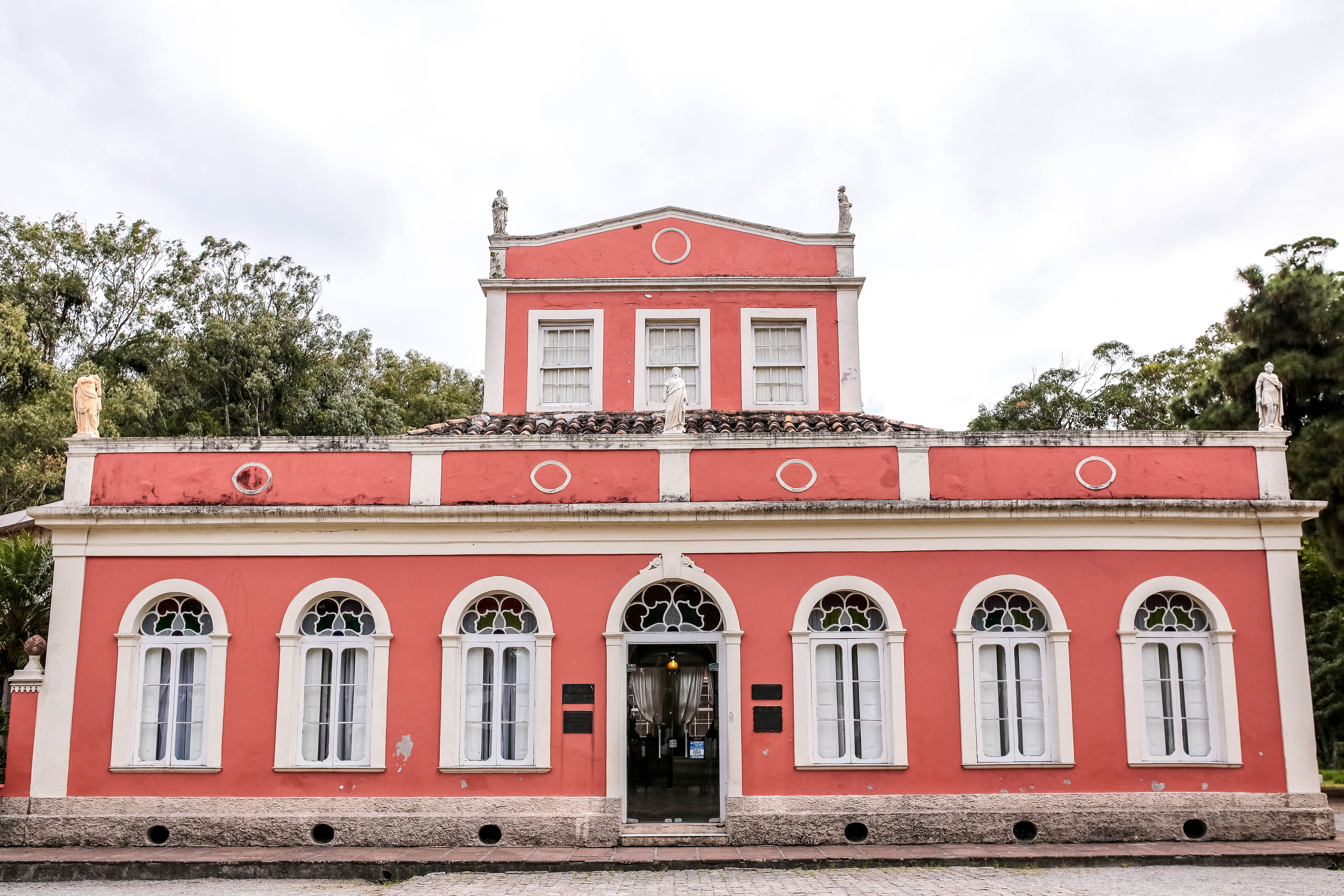 As entidades, que também divulgam o conhecimento histórico, possuem entrada gratuita ou acessível, principalmente para estudantes