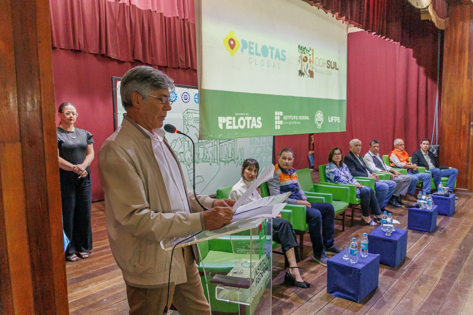 Projeto elaborado no âmbito da SQA, com participação de voluntários do IFSul e UFPel, sintetiza ações de recuperação arbórea e cuidado com recursos hídricos