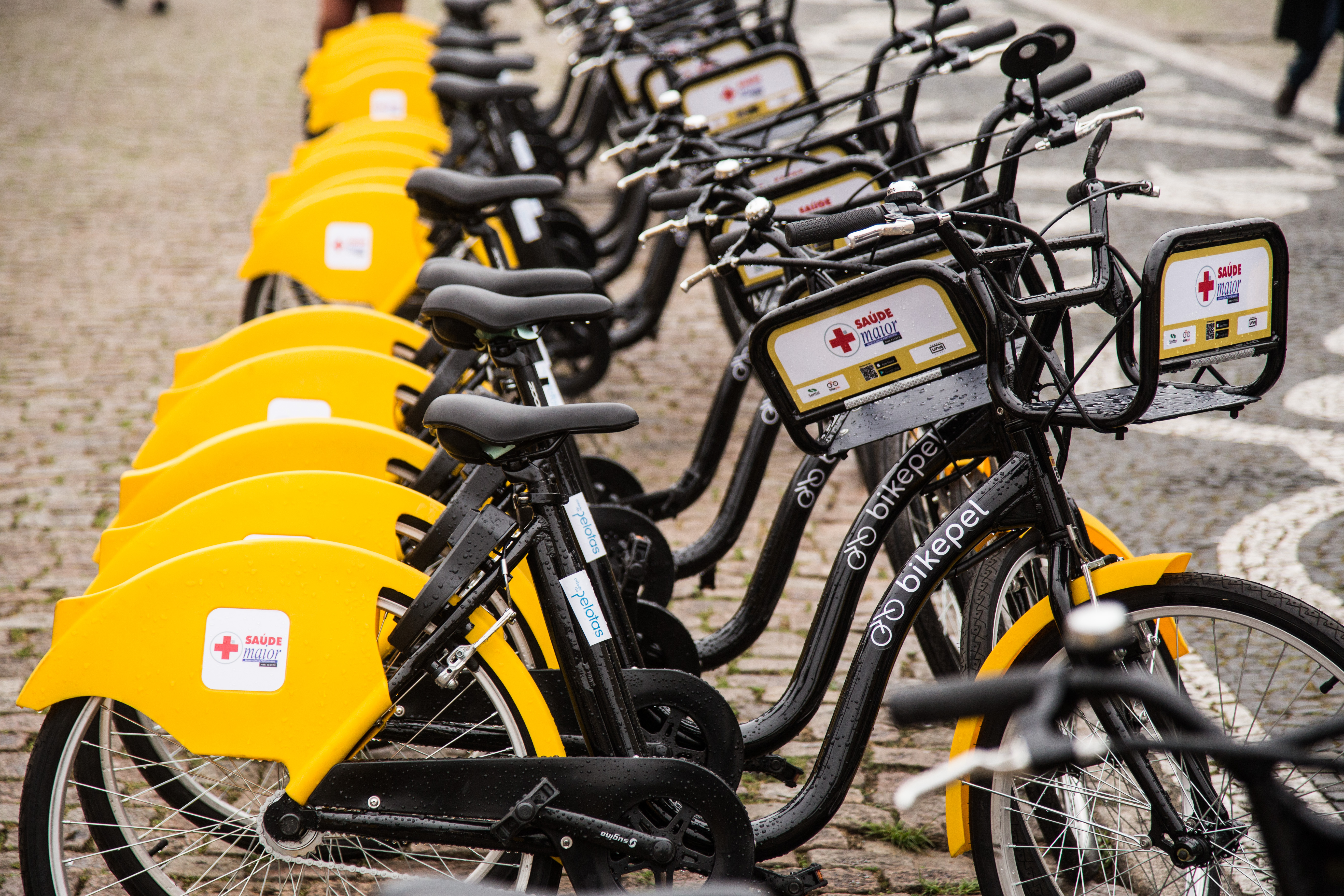 Para usufruir do serviço de aluguel de bicicletas por valores populares, o usuário deve baixar o aplicativo no celular e escolher o módulo de pagamento