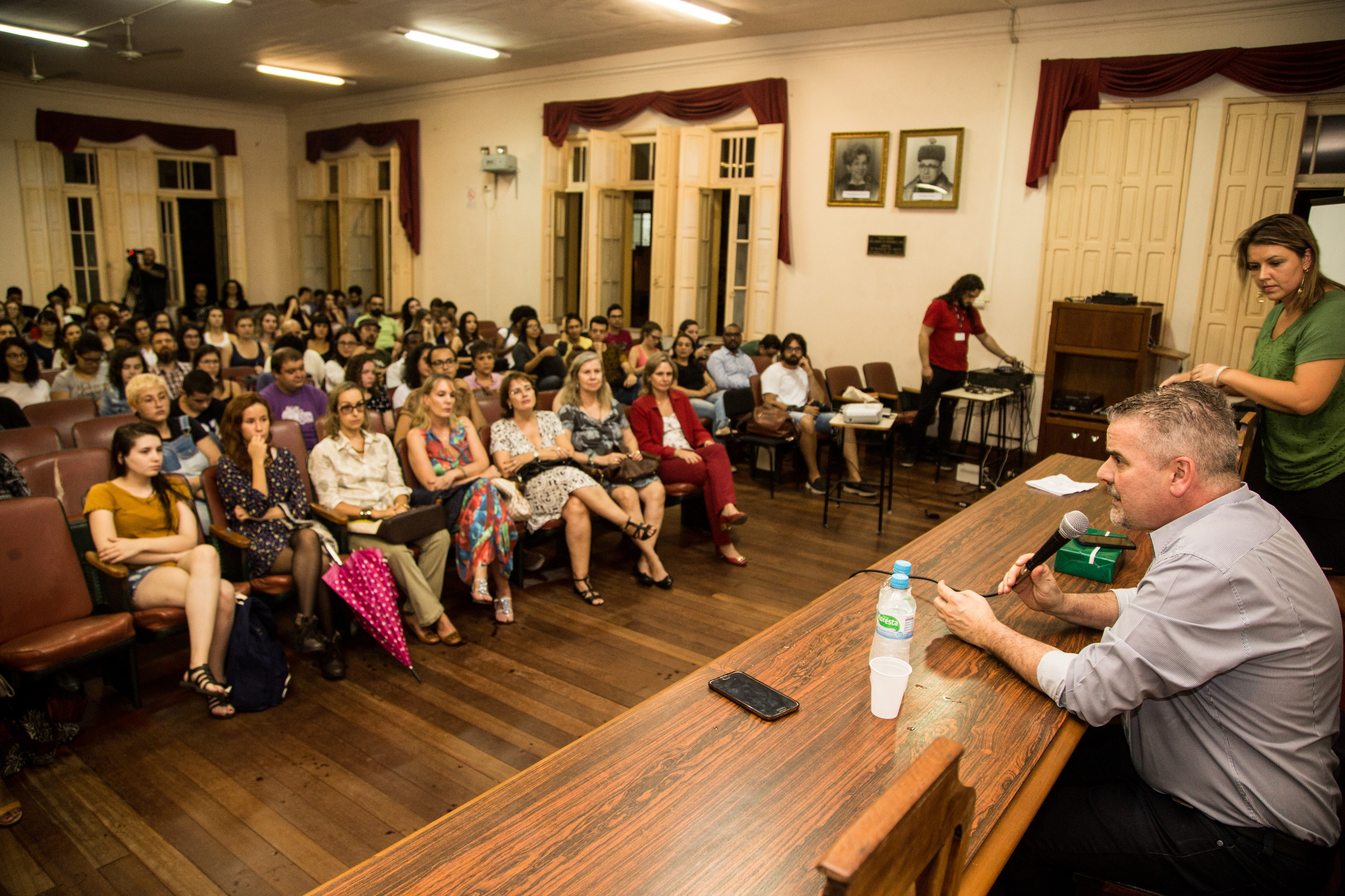 Aula inaugural de centro da UFPel contou com a presença da prefeita no auditório da Faculdade de Direito