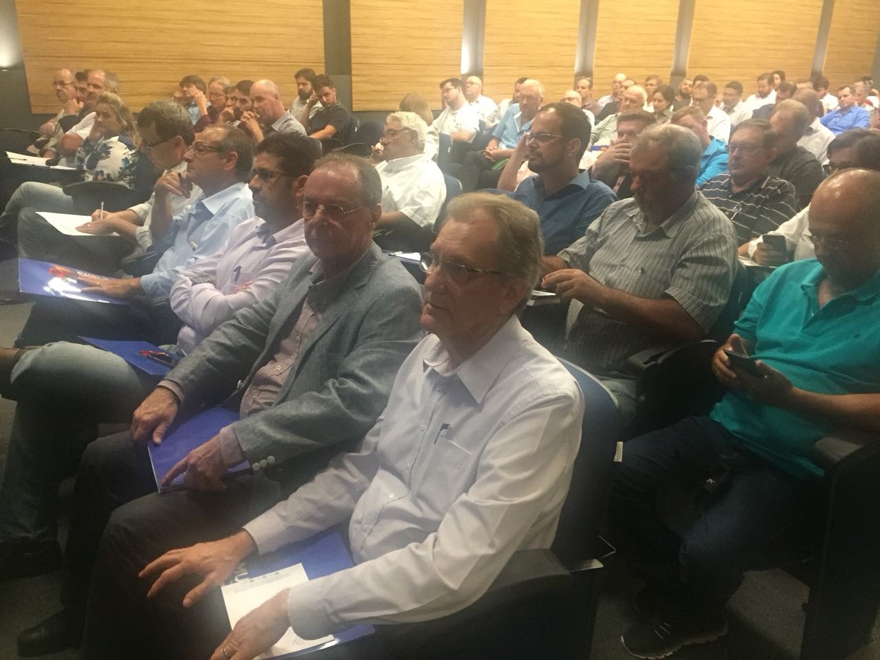Evento, realizado na sede da Famurs, em Porto Alegre, discutiu a crise da cadeia do arroz e o impacto econômico nos municípios