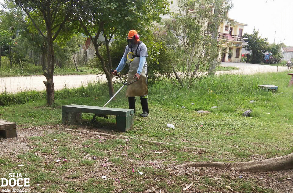 Prefeitura trabalha na Cohab Tablada e realiza drenagem no balneário Santo Antônio