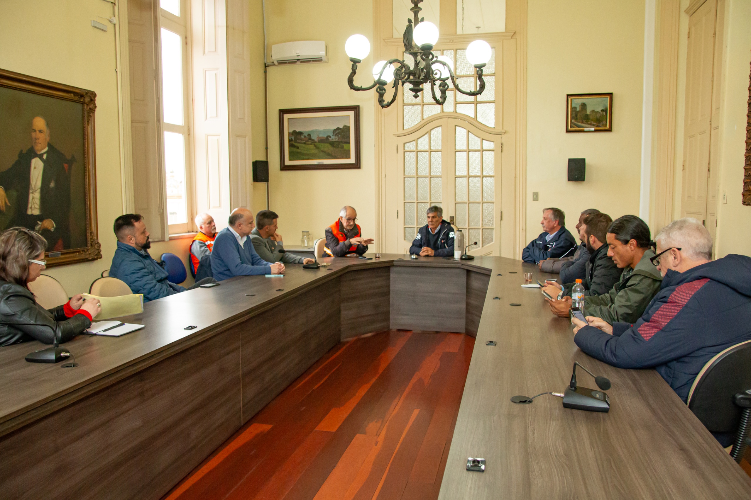 Prefeito Fernando Marroni reuniu equipes nesta quarta-feira (18) para avaliar impactos e planejar ações preventivas