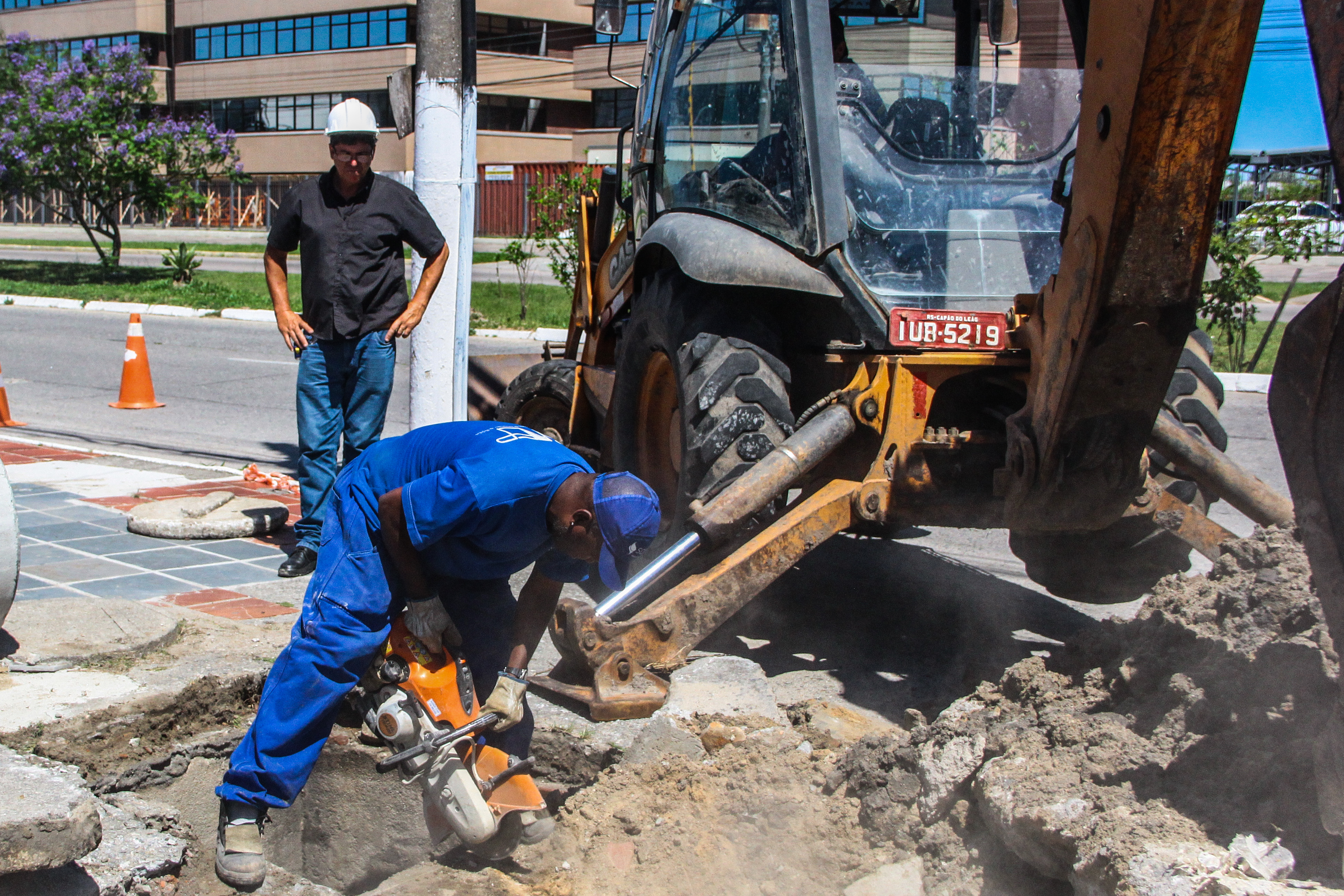 Obra irá corrigir o escoamento na rua Cândido Portinari