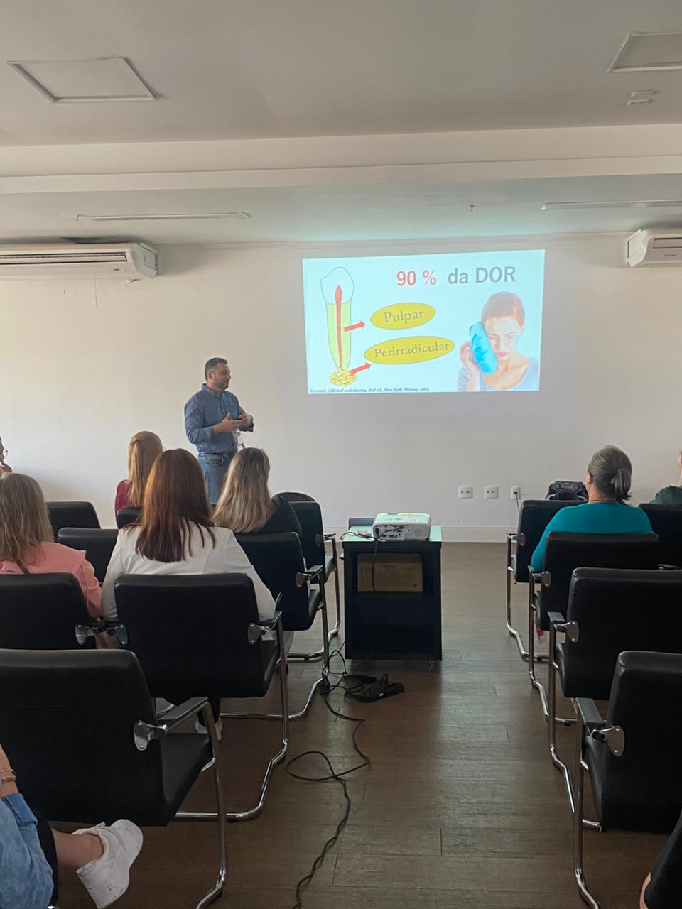 Evento teve como pauta a atualização e aprimoramento de tratamentos endodônticos