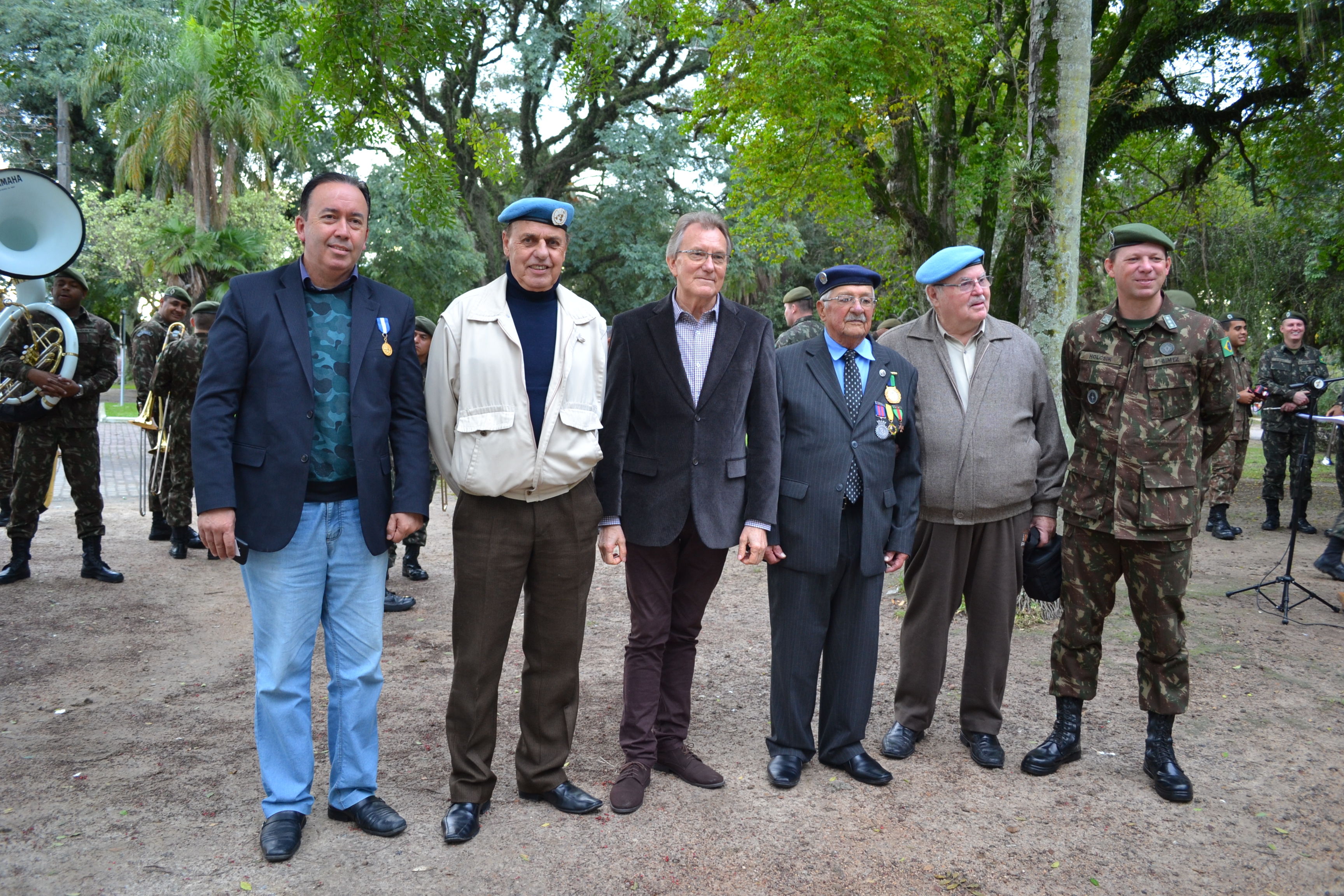 O vice-prefeito, Idemar Barz, prestigiou o ato ao lado de autoridades militares