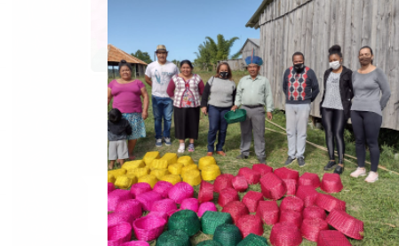Equipe da Secretaria de Cultura esteve na comunidade Kaingang da Cascata ajudando 16 artesãos a pleitearem a parcela única de R$ 800
