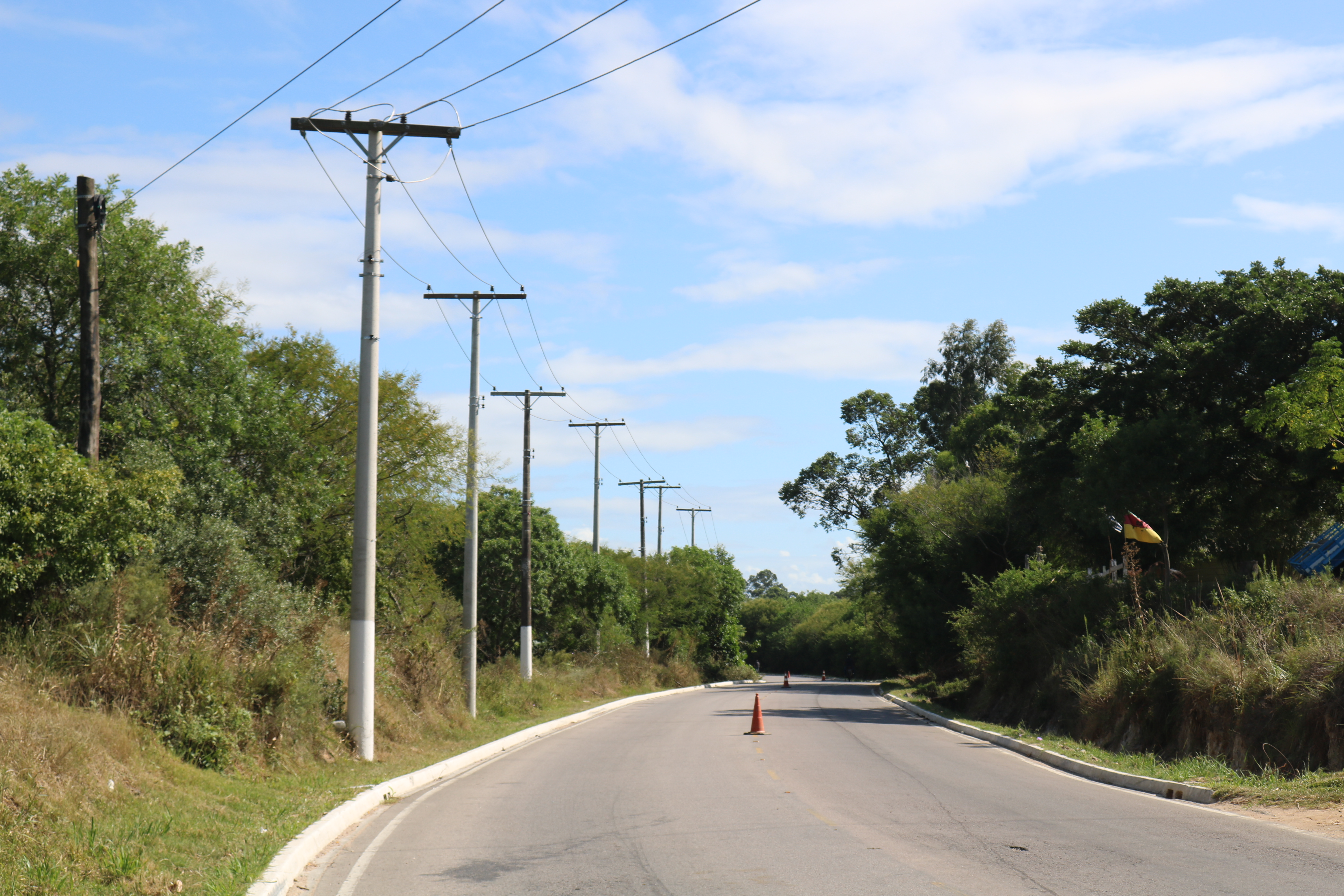 Novo sistema de iluminação estende-se da rua 2 ao entroncamento com a BR-116