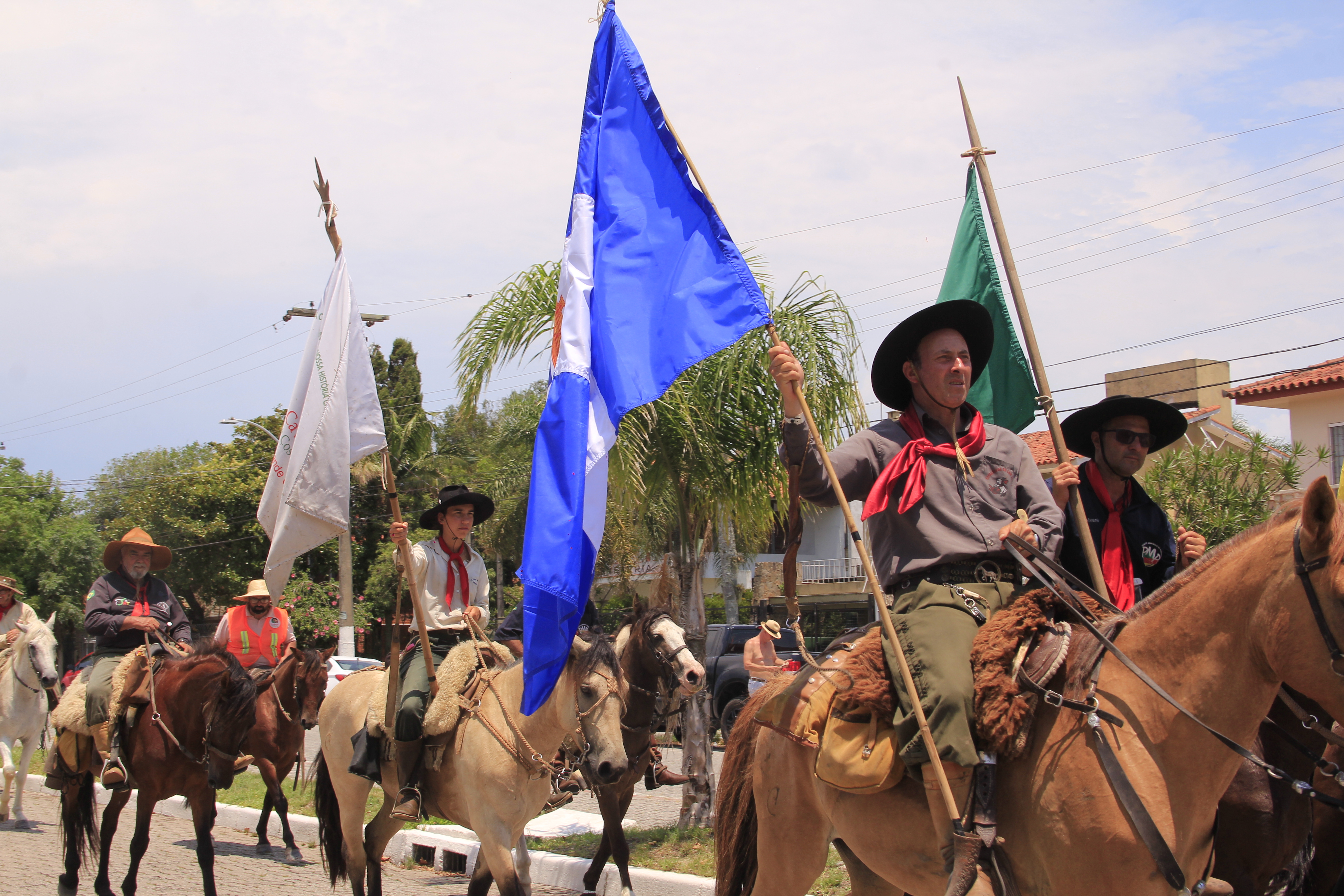 Vice-prefeito Idemar Barz recepcionou os cavalarianos que percorreram mais de 250 quilômetros, de Guaíba a Pelotas, entre os dias 12 e 23 de janeiro