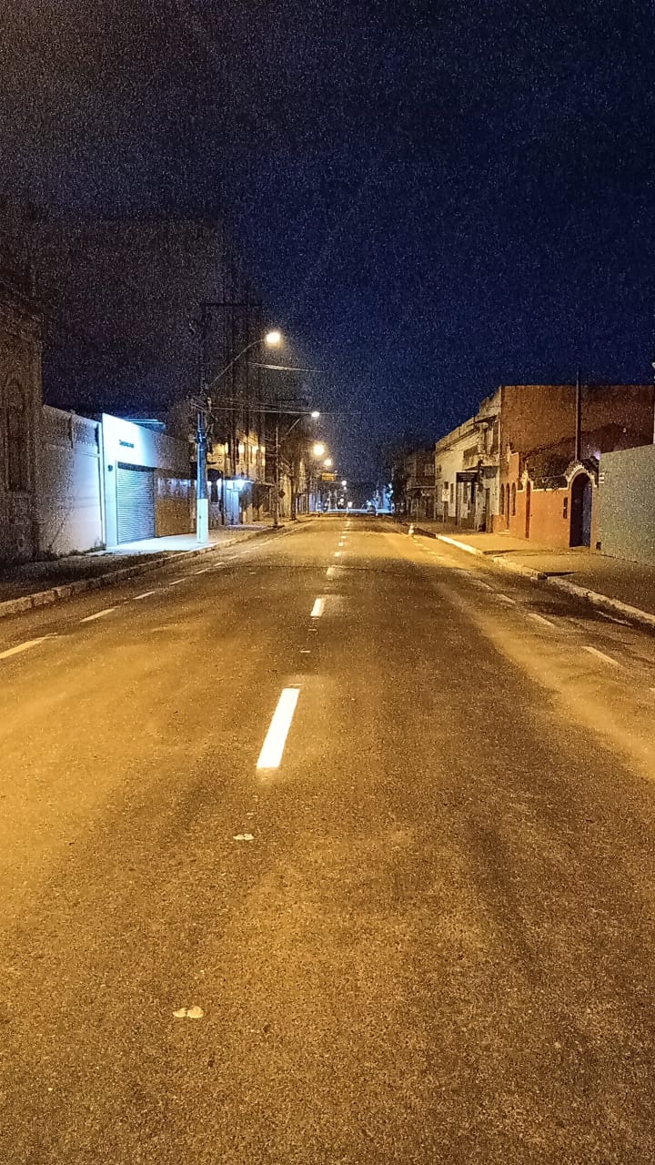 Requalificação de 1.300 metros da via aproxima-se da conclusão. Próxima etapa é a pintura de PARE na pista e das faixas de travessia