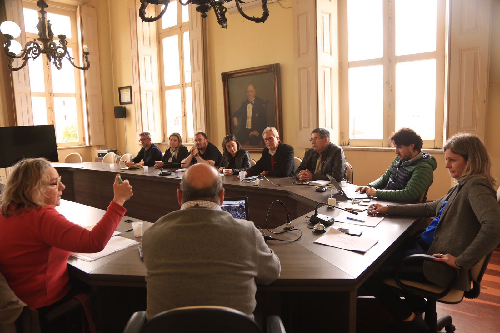 Paula e o grupo técnico realinharam projetos e recursos de financiamentos para novas obras no município
