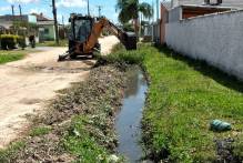 Prefeitura faz serviço de drenagem no bairro Toussaint