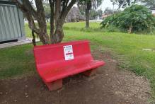 Banco Vermelho: Sentar e refletir, levantar e agir