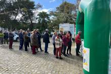 Distribuição de mudas atrai grande público no Parque da Baronesa