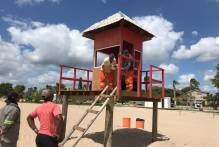 Prefeitura faz manutenção em guaritas de salva-vidas da praia