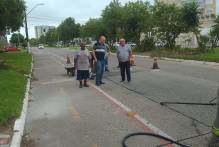 Prefeitura realiza manutenção preventiva no asfalto da avenida JK