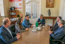 Prefeito recebe representantes da Agência Reguladora dos serviços de saneamento