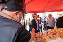 Prefeita abre a Feira Municipal do Pêssego