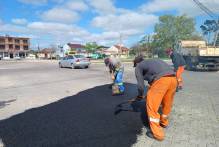 Prefeitura faz tapa-buracos em quatro avenidas